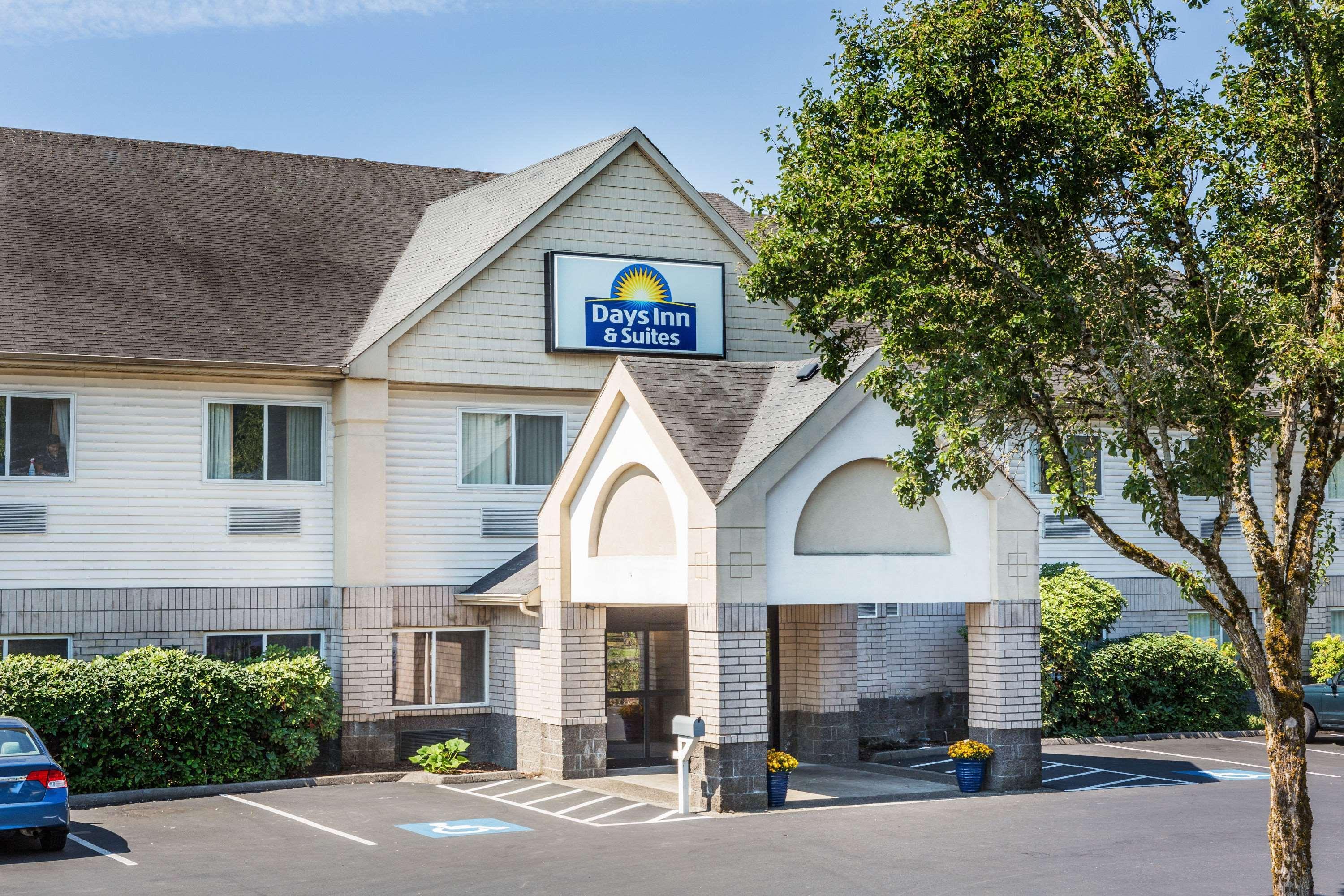 Days Inn & Suites By Wyndham Vancouver Exterior photo